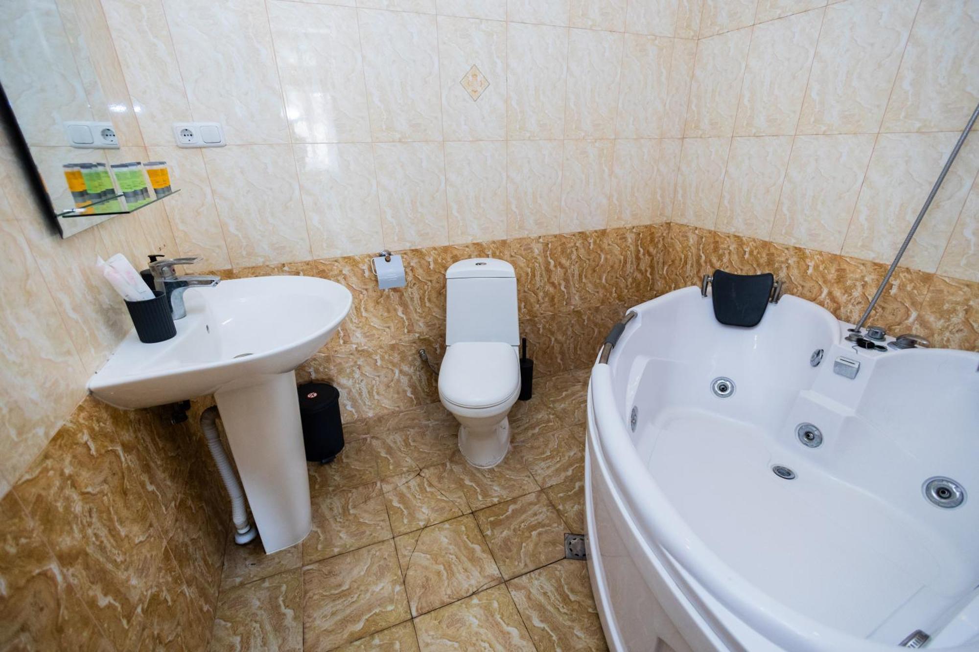 Yan Hotel Jerevan Eksteriør bilde